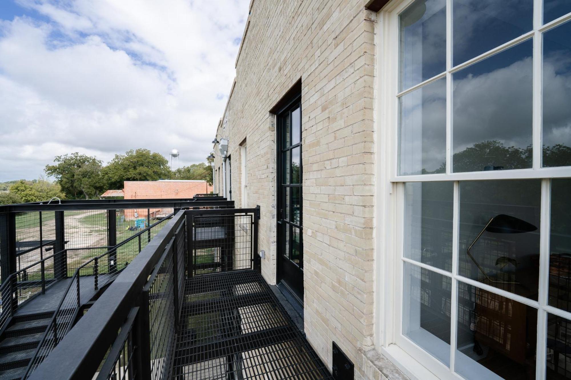 Western 1924 Luxury Lofts Martindale Exterior photo